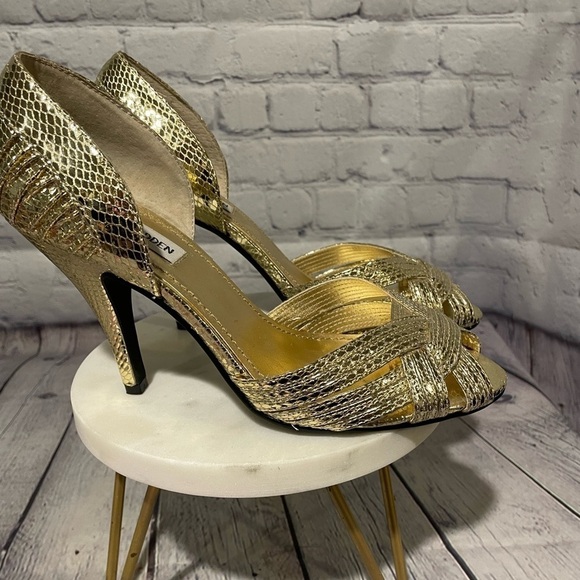 Steve Madden Treason gold peep toe heels size 8M - Picture 2 of 6